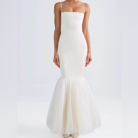 Elegant White Evening Gown - Picture 1 of 9